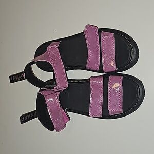 Cute sandals in glitter purple